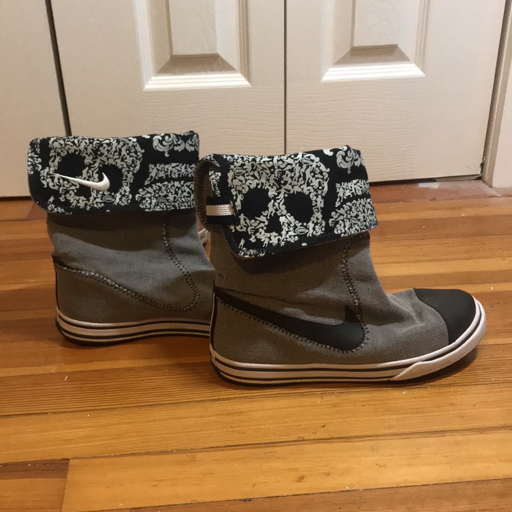 Nike skull fold over boots